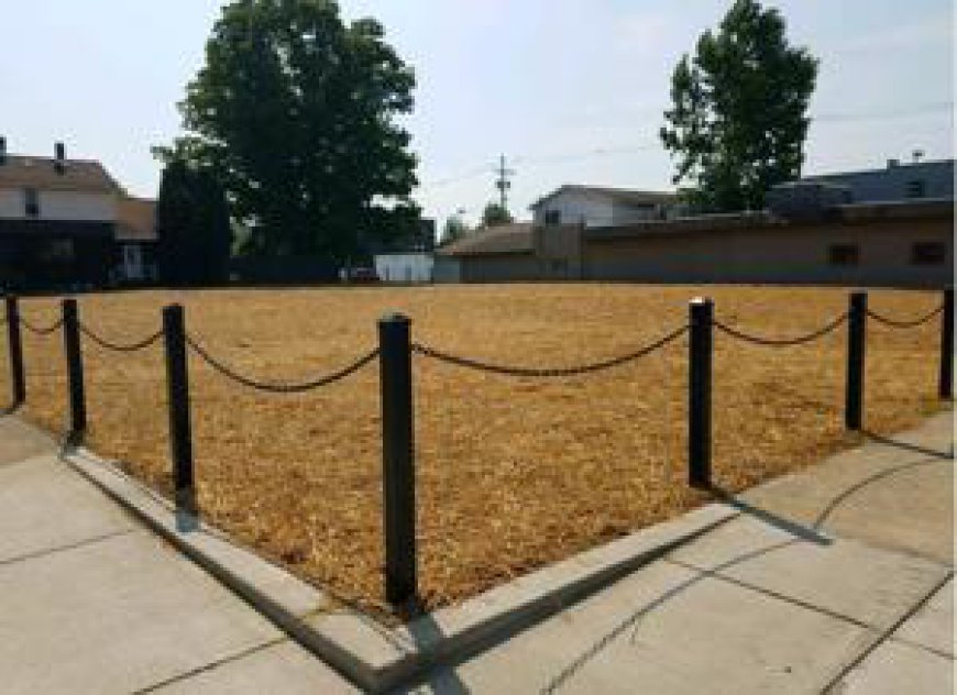 United Refining adds fence to enhance former zombie gas station site