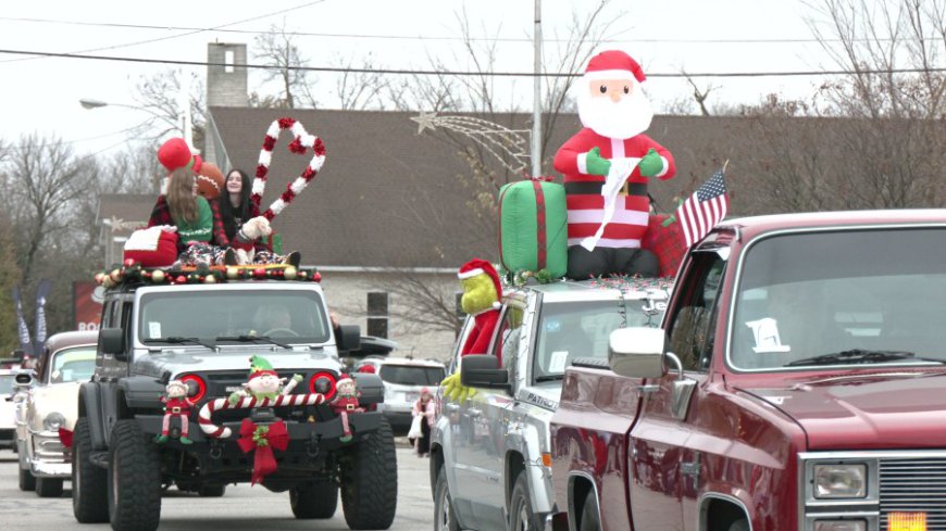 Carl Junction spreads holiday cheer with Christmas parade