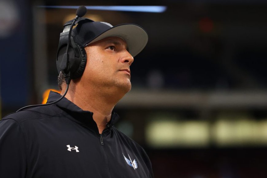 REPORT: Battlehawks coach Anthony Becht interviews for college job, also drawing NFL interest