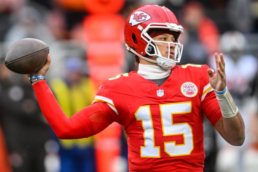 Patrick Mahomes suffers ankle injury vs. Browns