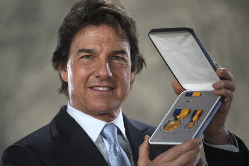 Tom Cruise awarded highest Navy honor for a civilian