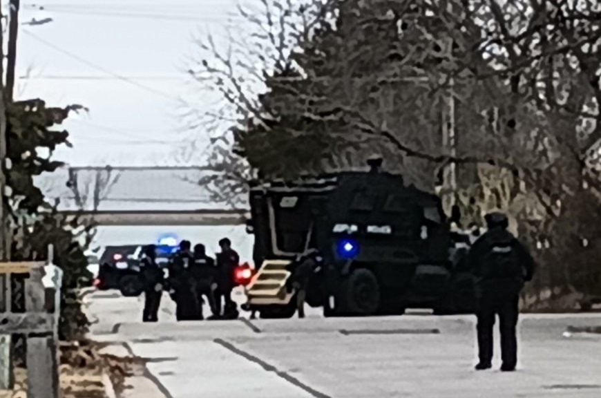 Joplin SWAT surround suspect inside home