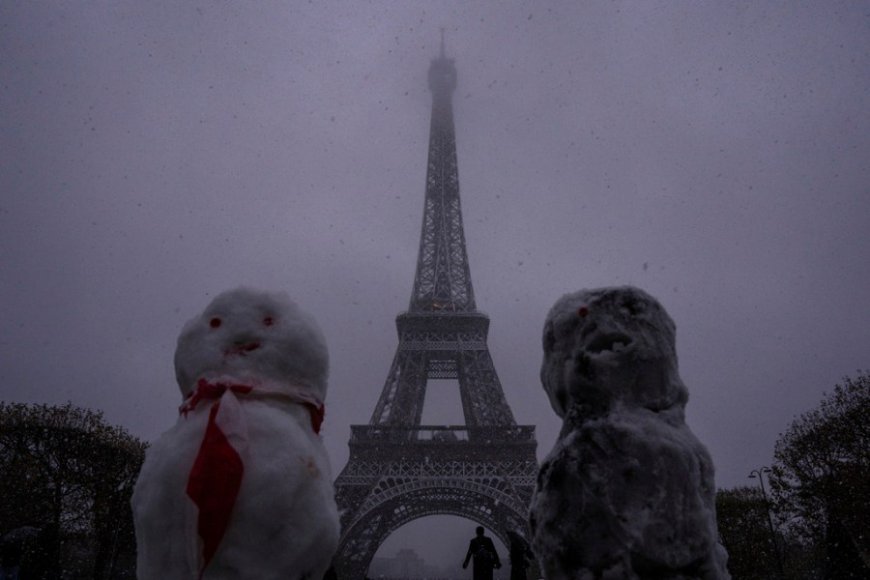 Fire alarm scare forces evacuations from Eiffel Tower