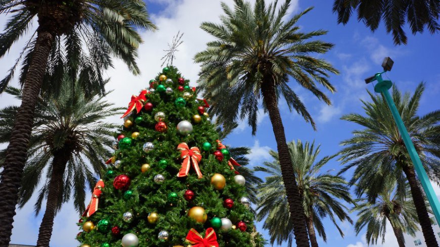 The top 10 Christmas cities in the US, with a surprise city as the winner