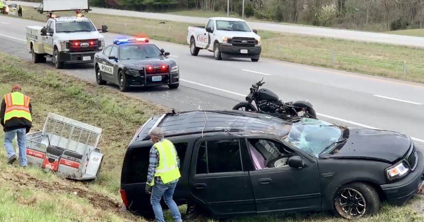 CRASH: SUV OVERTURNS I-44 EAST, ONE INJURED >> BIT.ly/2OfdR8Y