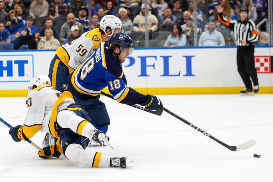 Thomas scores twice, Blues beat Predators 7-4