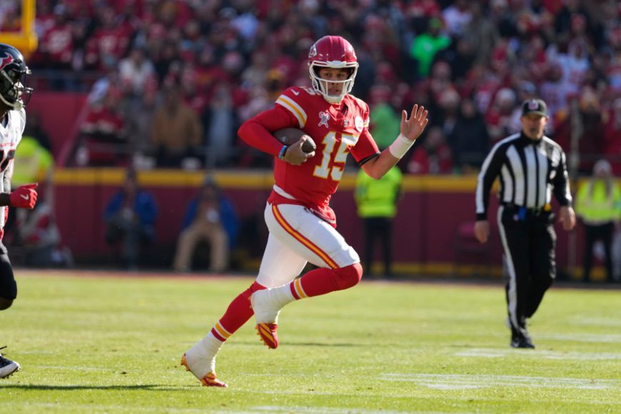 Who are the Chiefs potential Divisional Round opponents?