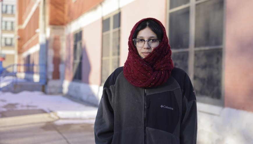 Chicago students share mixed feelings on Pritzker proposal to restrict classroom use of cellphones