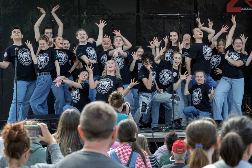 Photos: Crowds flock to Artsfest on Historic Walnut Street