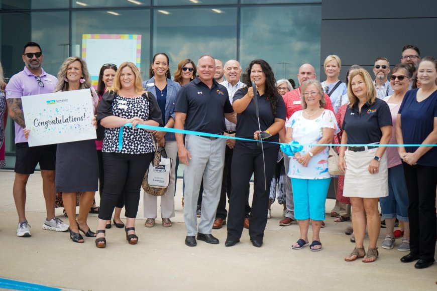 Seniors Helping Seniors® Ozarks celebrates ribbon cutting with Springfield Area Chamber of Commerce