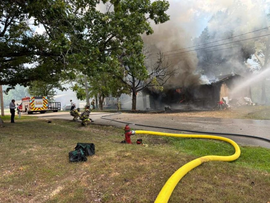 Firefighters battle blaze in Camdenton, home a total loss
