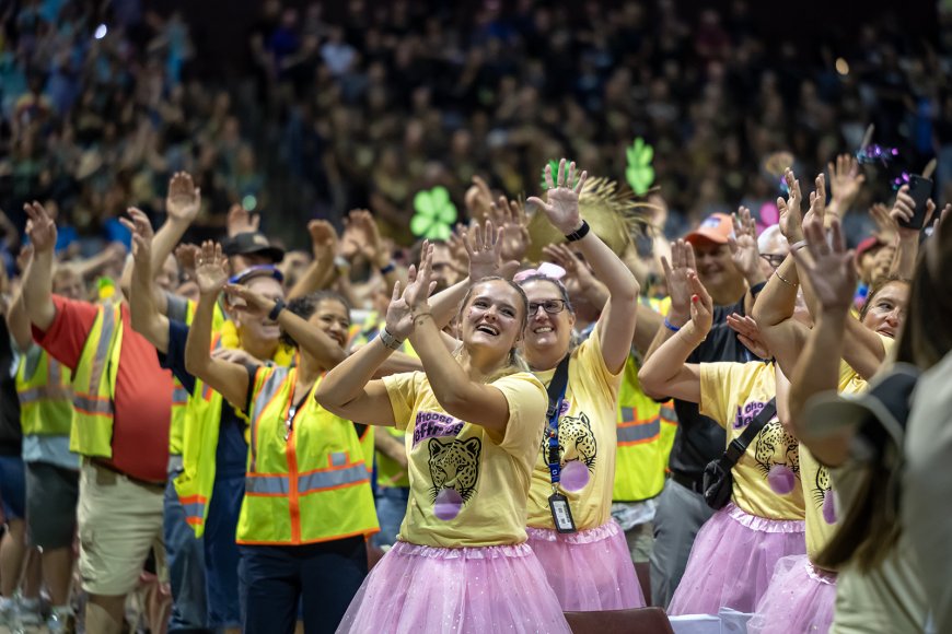 Back-to-school rally gives SPS teachers a chance to show school spirit