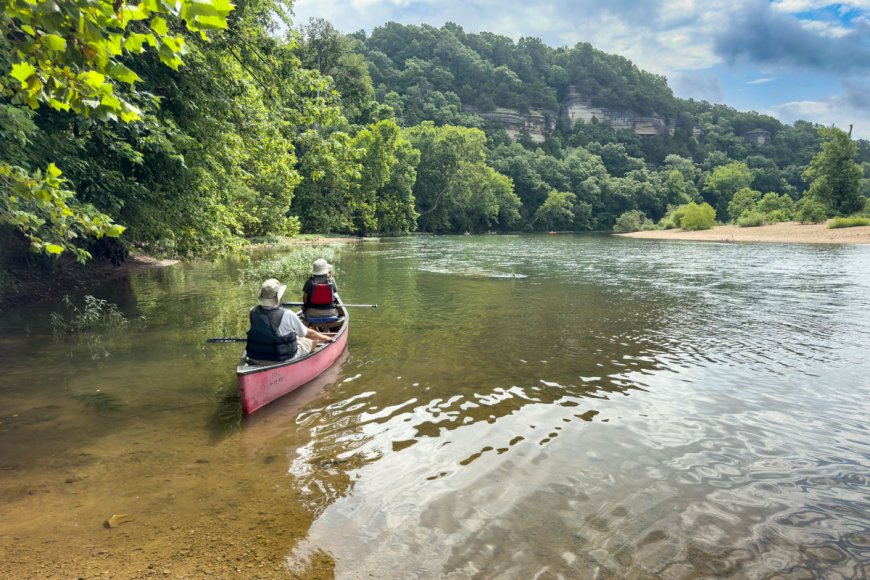 Bluffs, clear water and no crowds — on the James River? Yes.