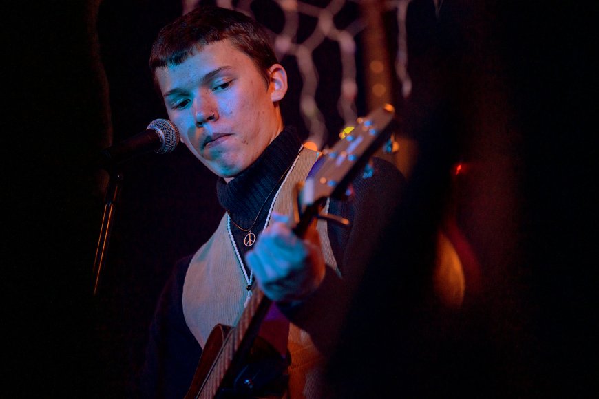 Springfield-area performer gets his shot on ‘American Idol’