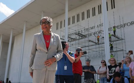 Joyce Beatty says Trump ‘went into a tantrum’ following Kennedy Center court loss