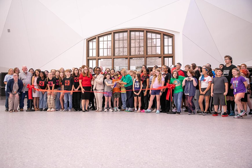 Reed Middle School families, alumni celebrate ‘welcome home’