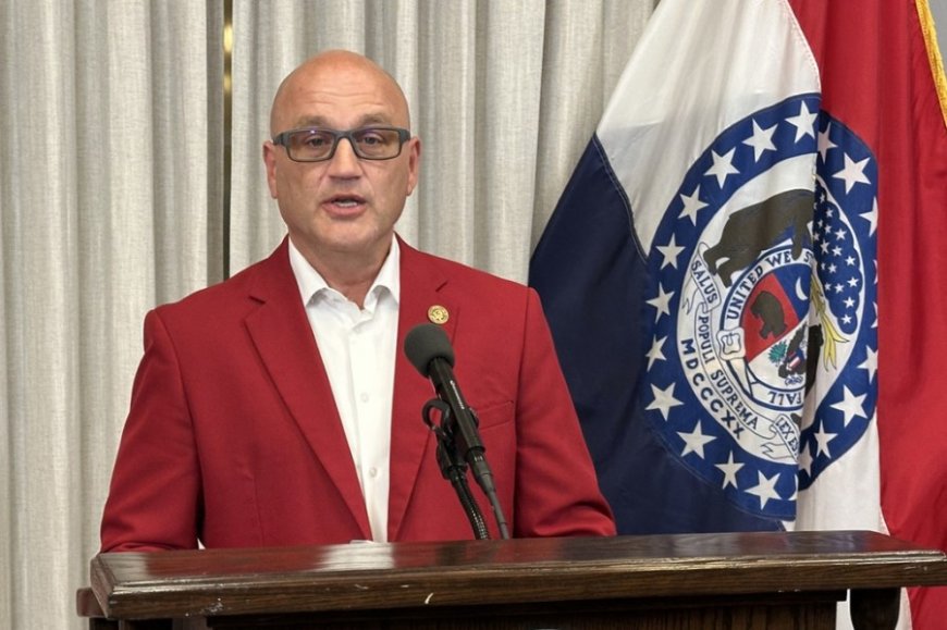Hoskins says he'll direct election officials to use 2022 map