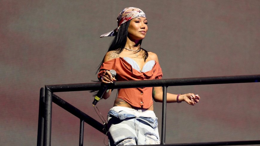 Jhené Aiko earns her first Billboard 200 No. 1 with ‘Westside Whimsy’
