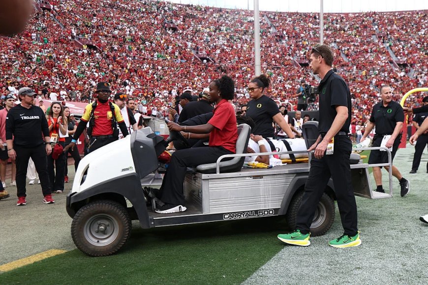Dante Moore leaves Oregon-USC game in an ambulance, evaluated at local hospital