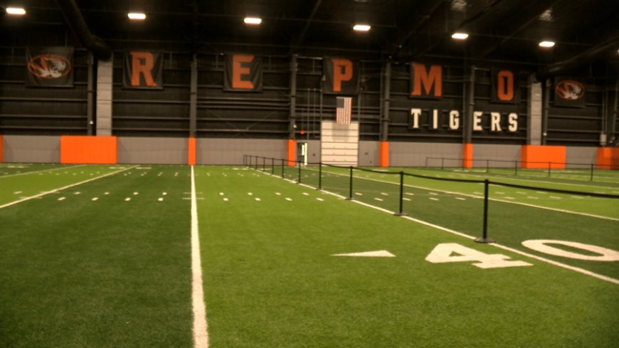 New activities center opens at Republic High School